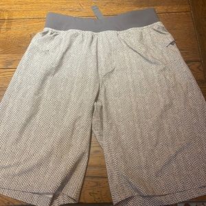 Lululemon short 10” size S